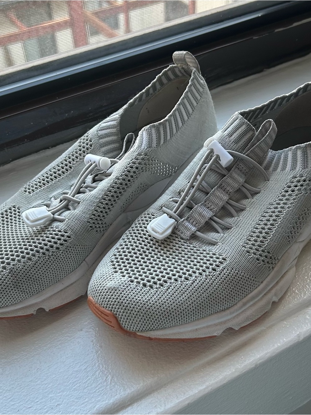 Women’s Propet Light Gray Knit Slip-On Sneakers with Toggle Laces Size 8.5